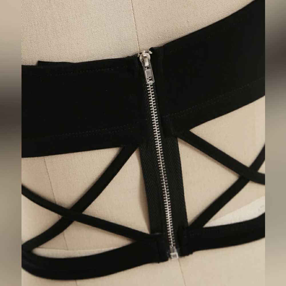 Cutout crop top - Picture 2 of 3